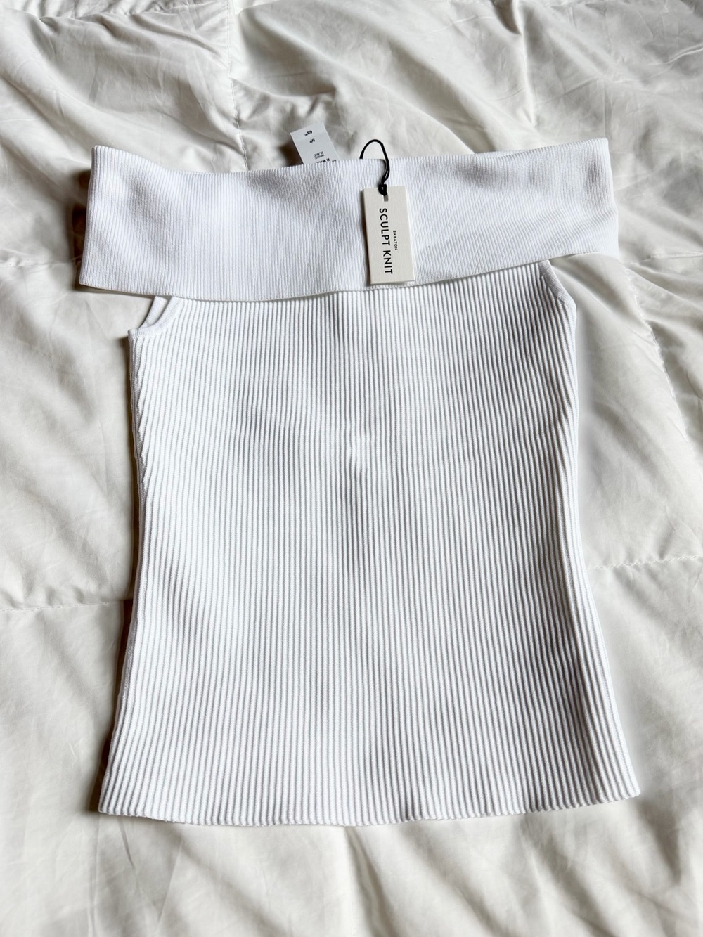 NWT Babaton by Aritzia Sculpt Knit Off-Shoulder Hi-Hip Top 🤍